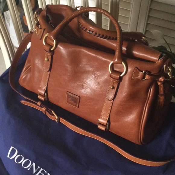 ❤️❤️❤️MAJOR CLEARANCE❤️❤️❤️Dooney & Burke Medium Satchel in Natural. Like New 🎁 - Picture 2 of 11